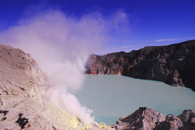 Berkunjung ke Kawah Ijen yang Menakjubkan